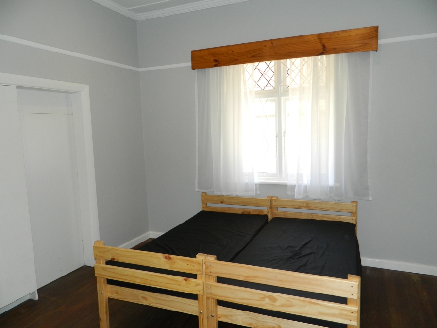 To Let 5 Bedroom Property for Rent in Esterville Western Cape